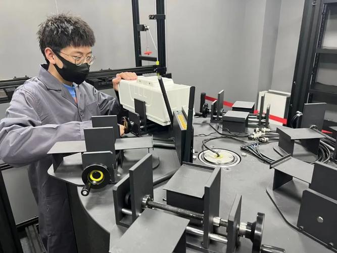 选拔人工智能专业技术骨干,组建软件开发攻坚团队,深入探索电网业务
